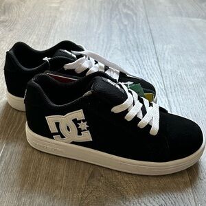 DC Kids Court Low Skateboarding Shoes‎ Black/Pink – Youth Size 1 Rare Sample NWT